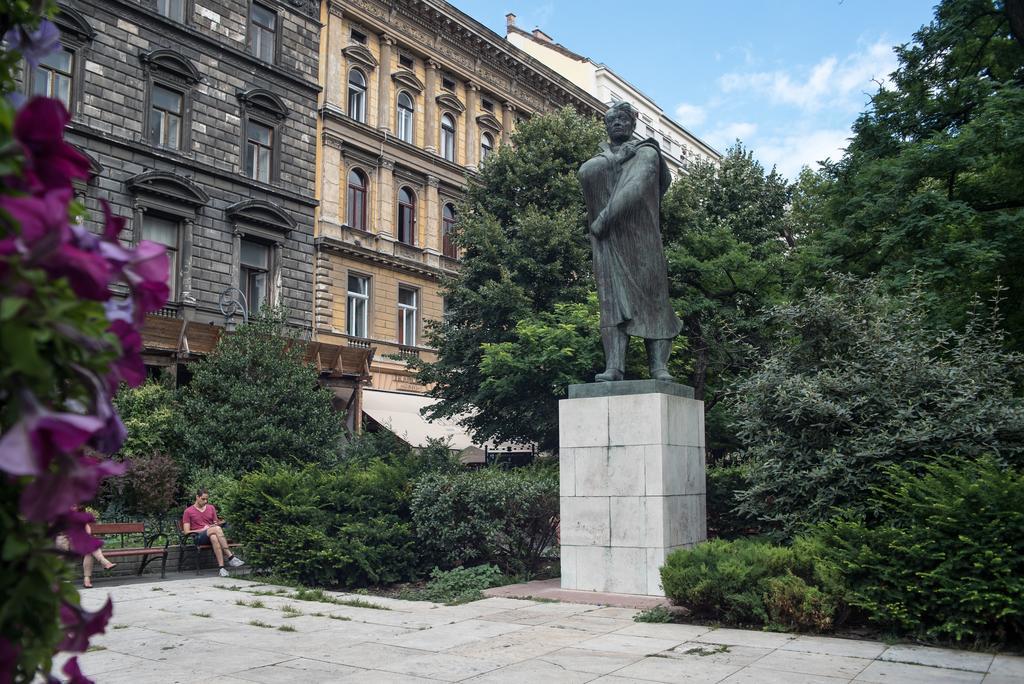 Inviting Flat In The Heart Of Town Apartment Budapest Exterior photo